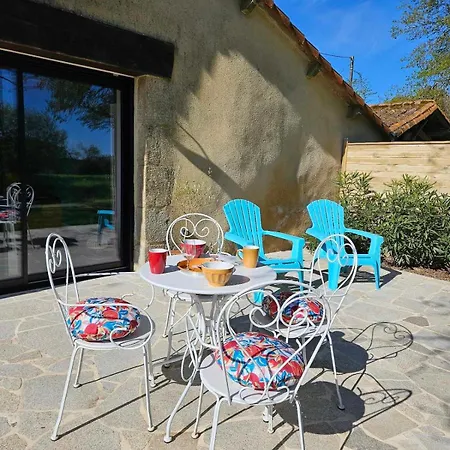 Semesterbostad Maisonnette Independante 2 A 4 Personnes Saint-Amand-sur-Sevre