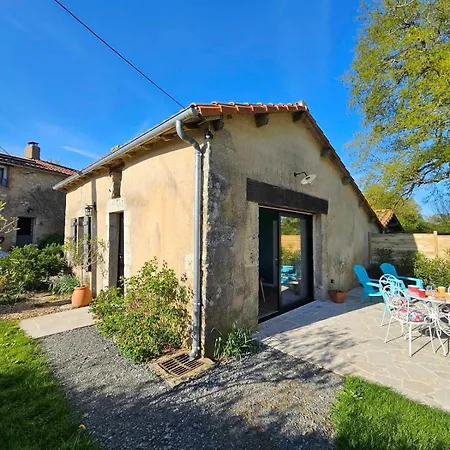 Maisonnette Independante 2 A 4 Personnes Saint-Amand-sur-Sevre