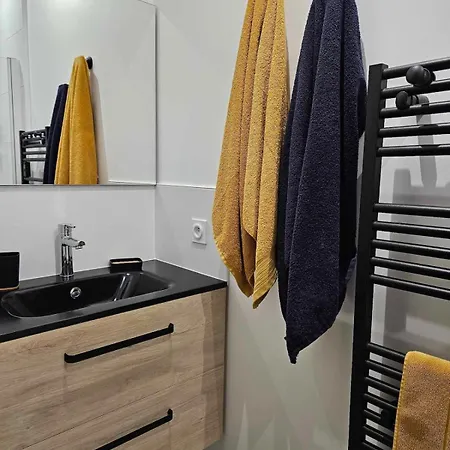 Semesterbostad Maisonnette Independante 2 A 4 Personnes Saint-Amand-sur-Sevre